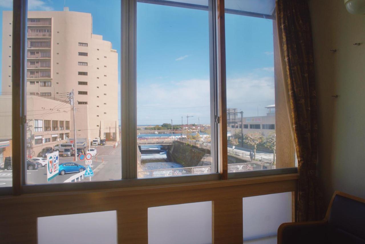 Izu-No-Umi Hotel Атами Екстериор снимка