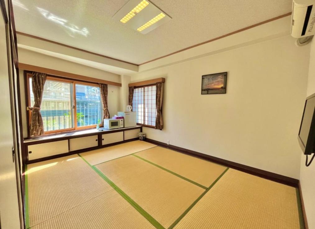 Izu-No-Umi Hotel Атами Екстериор снимка