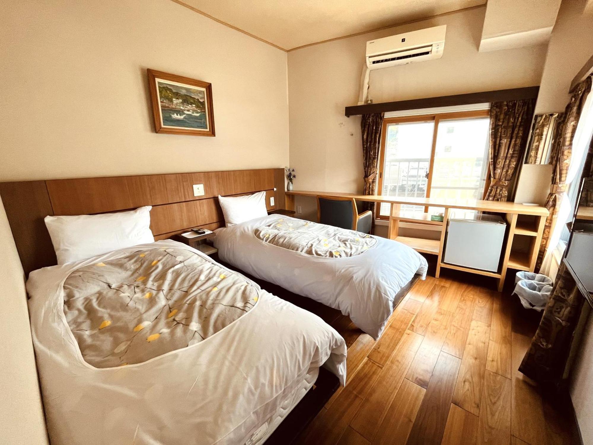 Izu-No-Umi Hotel Атами Екстериор снимка